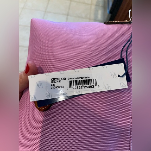 Dooney and Bourke orchid nylon messenger bag, BRAND NEW WITH TAGS - Picture 6 of 6